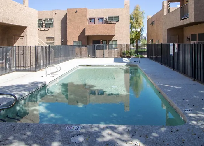 Сasa de vacaciones Stylish Lemon 2br And 3ba Townhouse *