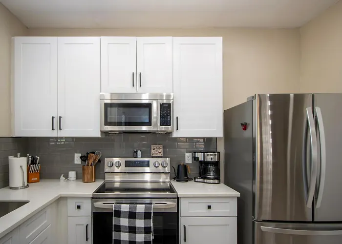 Stylish Lemon 2br And 3ba Townhouse Сasa de vacaciones