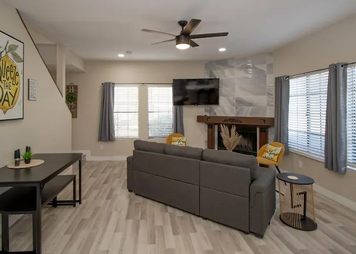 Stylish Lemon 2br And 3ba Townhouse Tempe