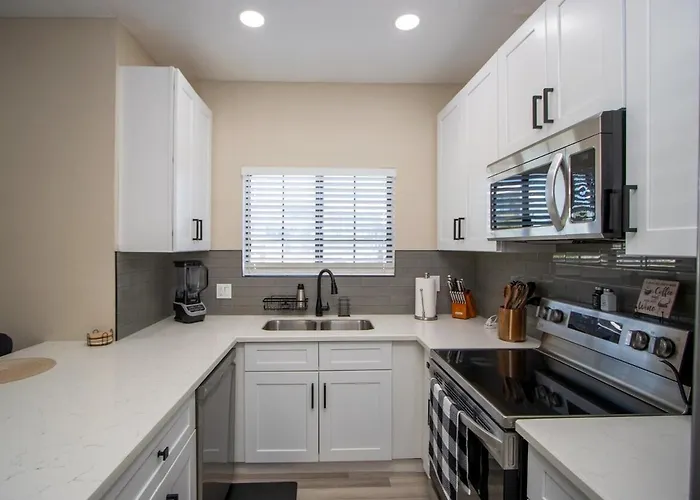 Сasa de vacaciones Stylish Lemon 2br And 3ba Townhouse *