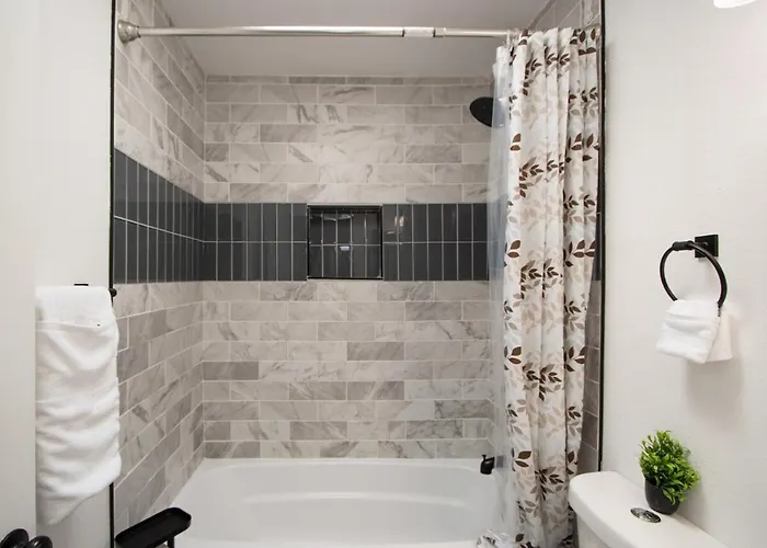 Stylish Lemon 2br And 3ba Townhouse Сasa de vacaciones